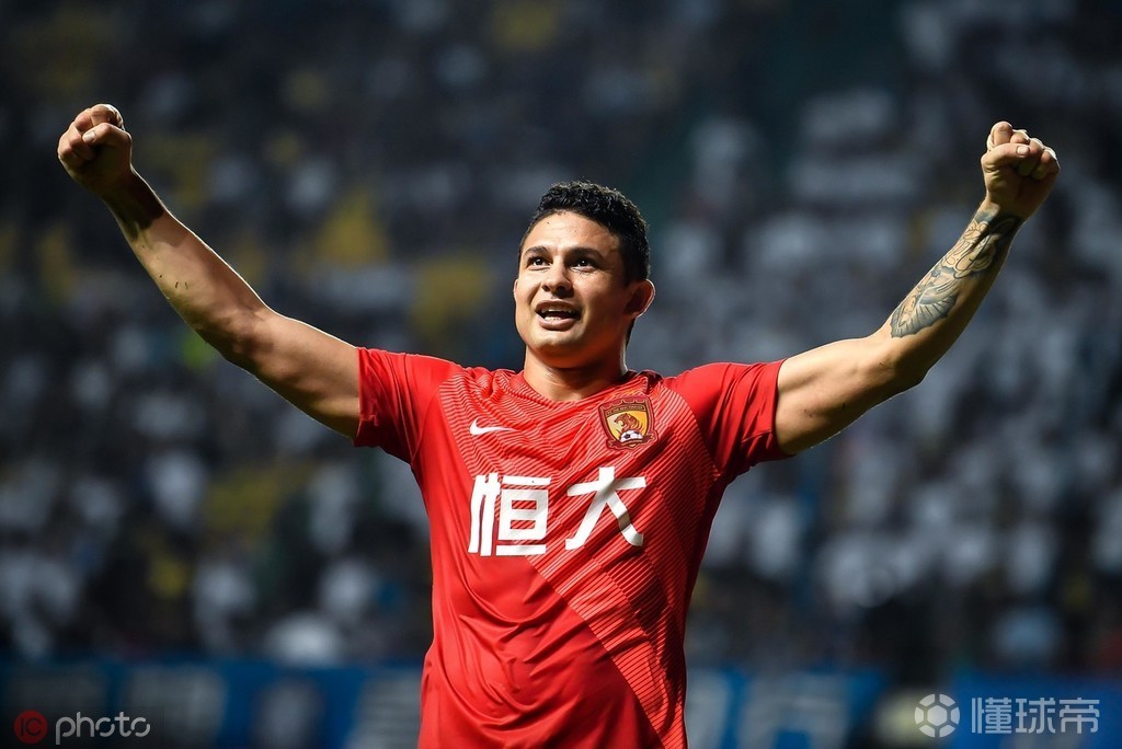 雷火电竞合作-替补出场即破门，球队气势如虹保持领先