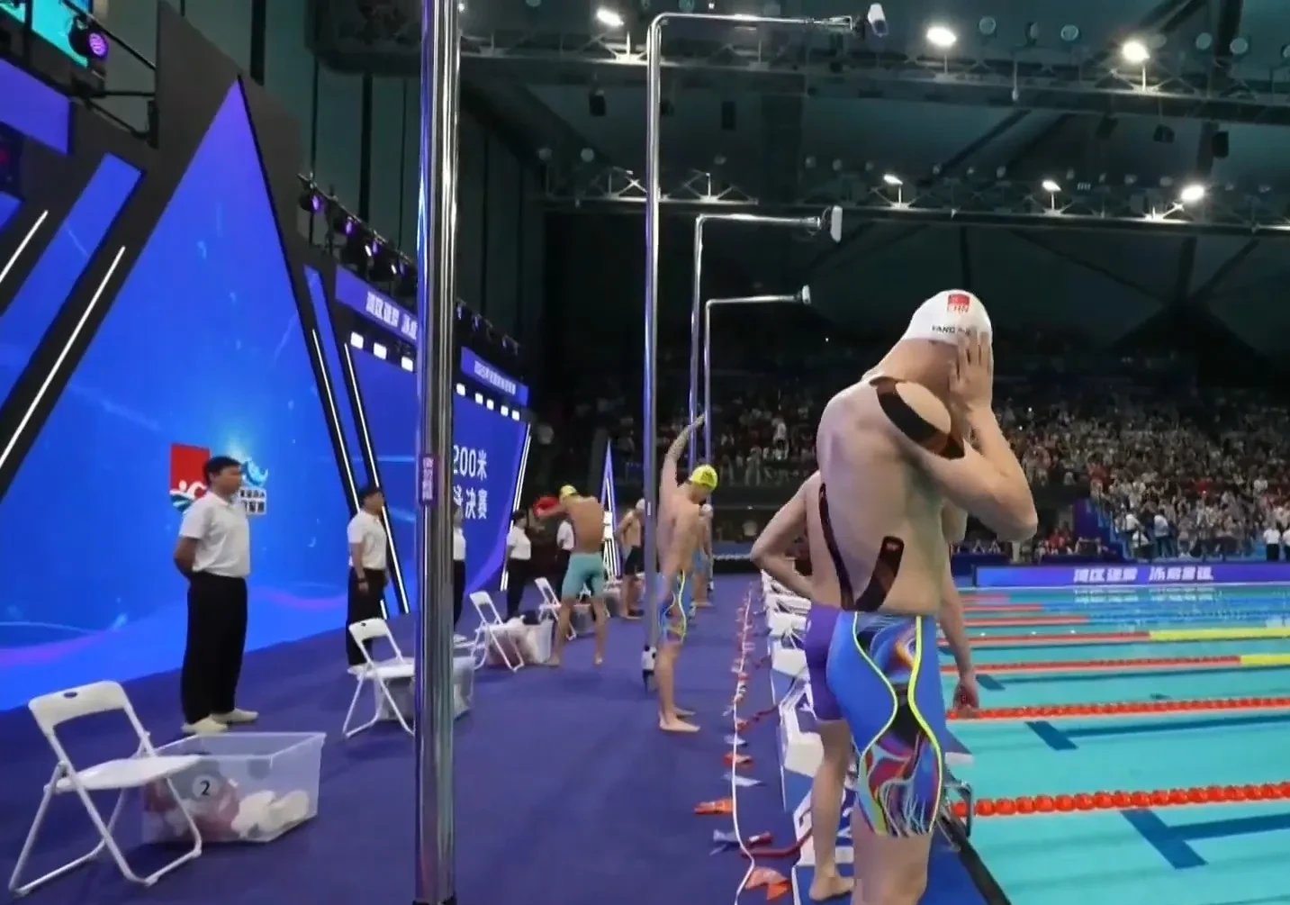 雷火电竞入驻-关于游泳自由泳决赛惊险激烈，最后冲刺引发争议的信息