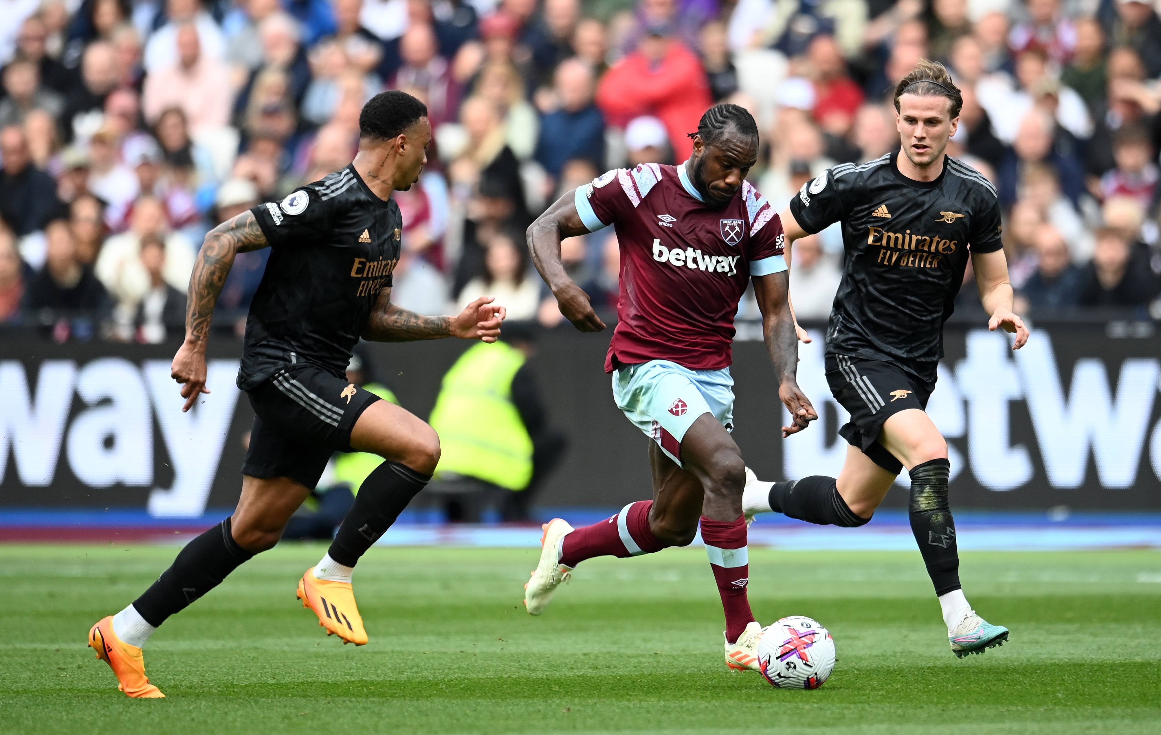 西汉姆联继续在英超联赛失去领先优势的简单介绍