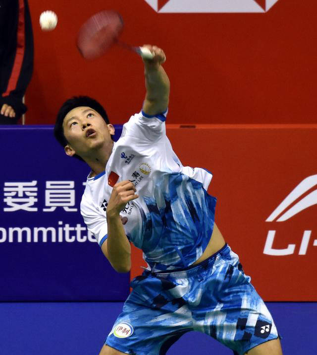 日本队实力强劲连夺男子游泳比赛冠军