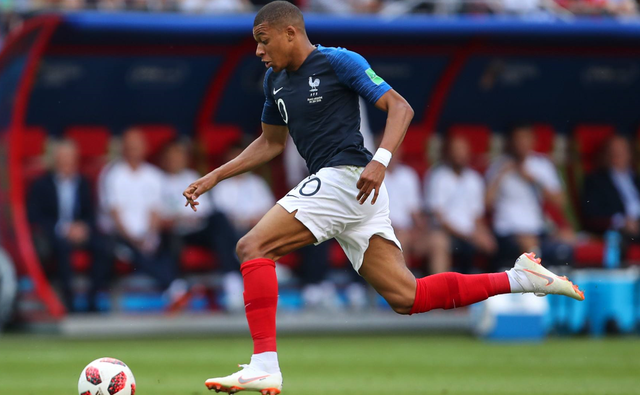 巴西完胜法国，哈兰德高光表现