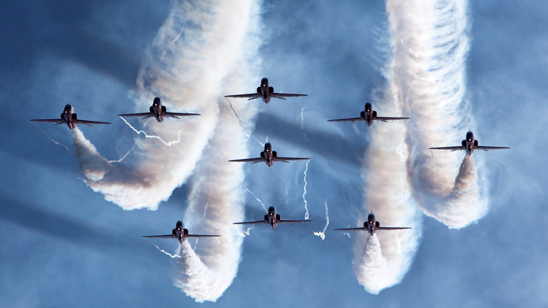 雷火电竞入驻-当马里铁骑跨海碾压德甲，英伦天才降临诺坎普—双线颠覆夜如何重写足球剧本？