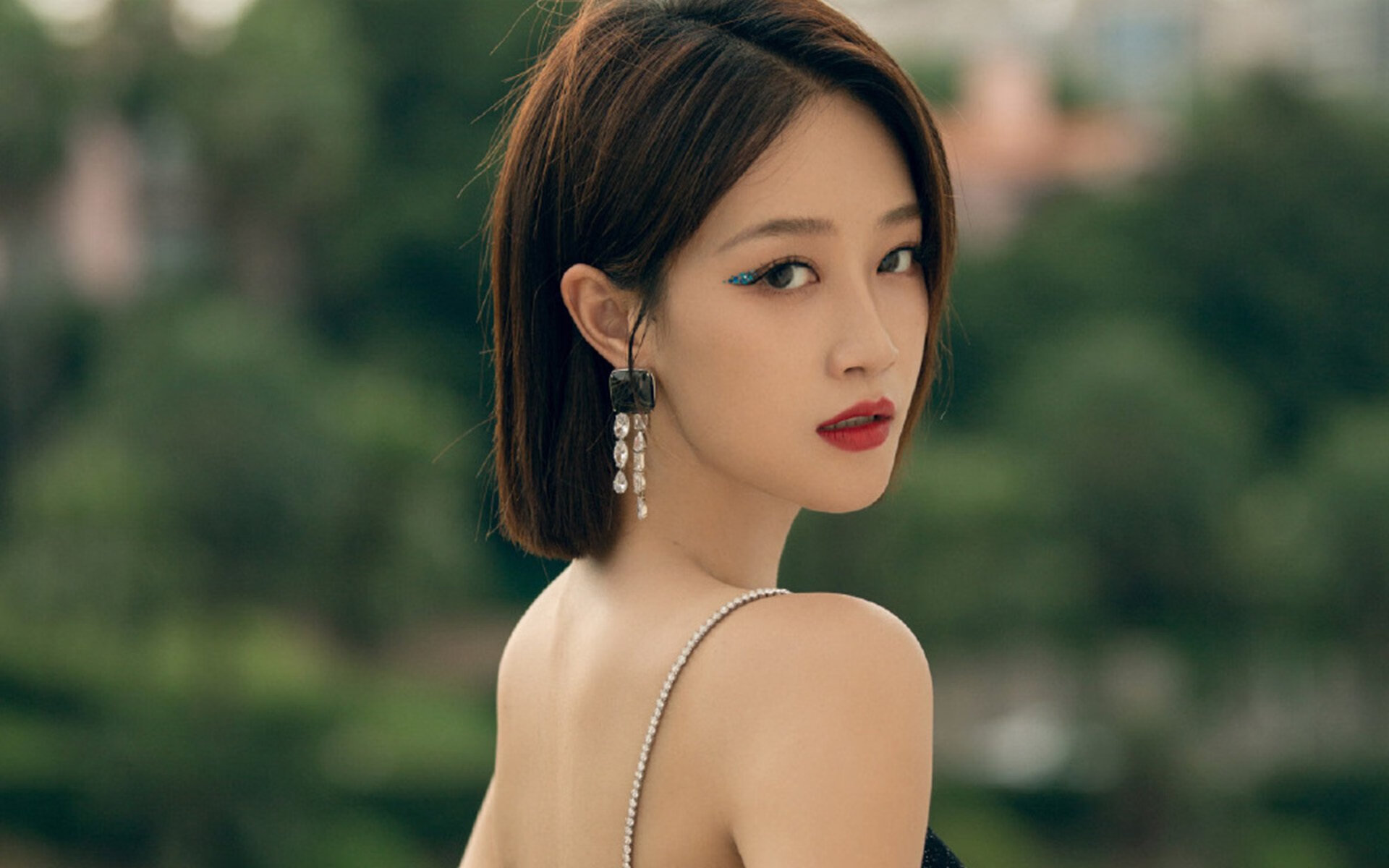 看台联动，从伊朗足球战术看NBA季后赛的智慧回响