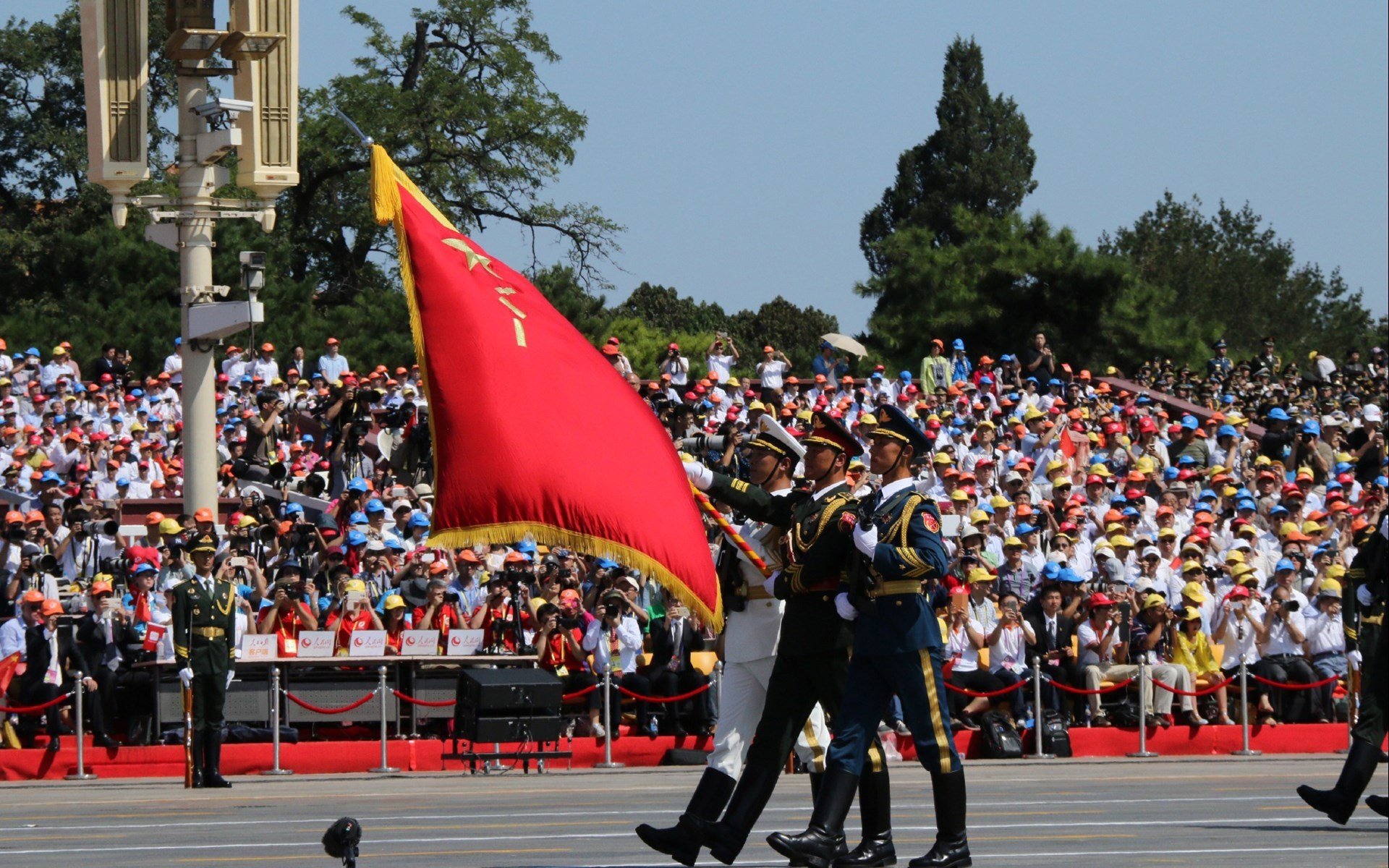 雷火电竞网址-致命旋转与银色盾牌，欧文的关键先生时刻